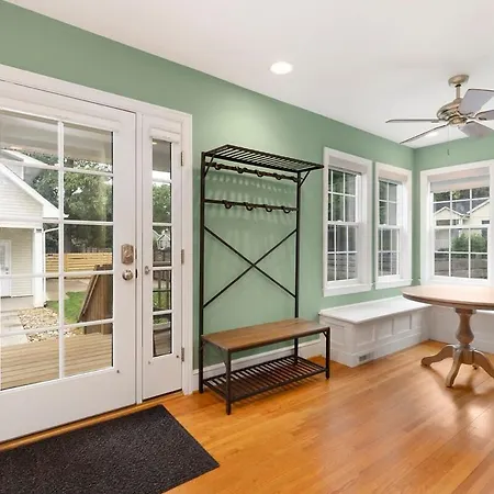 Outdoor Oasis In Popular Plaza Midwood *