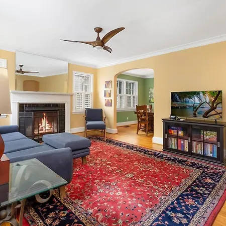 Outdoor Oasis In Popular Plaza Midwood