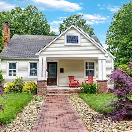 Outdoor Oasis In Popular Plaza Midwood *