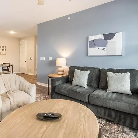 Landing Stunning 1bd Pool Yoga Charlotte
