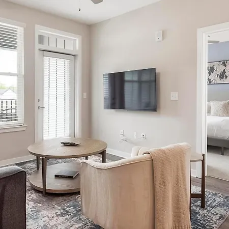 Landing Stunning 1bd Pool Yoga *