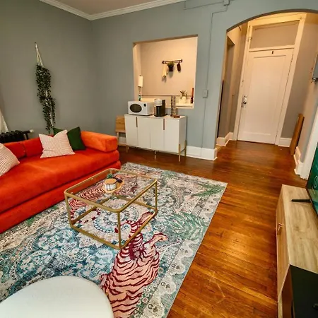 Uptown Funk Getaway With Parking & Walk To Stadiums, Nightlife Apartment *