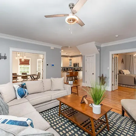 Luxury South End Retreat - Hot Tub - 4 Bedrooms Charlotte