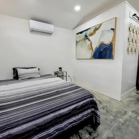 Clt Tiny House 5 Min From Airport And Uptown Charlotte