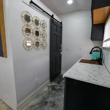 Clt Tiny House 5 Min From Airport And Uptown