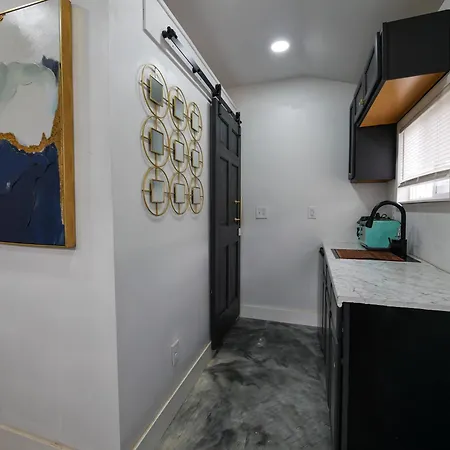 Guest house Clt Tiny House 5 Min From Airport And Uptown Charlotte