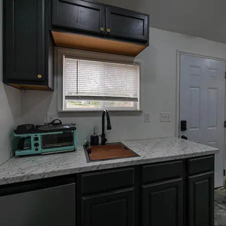 Guest house Clt Tiny House 5 Min From Airport And Uptown