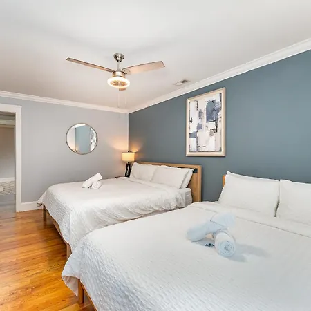 Holiday home Luxury South End Retreat - Hot Tub - 4 Bedrooms Charlotte