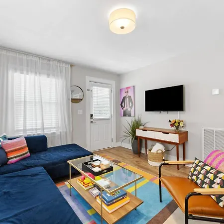 Holiday home Qc Quarters: Elevated 4 Br/4ba, Total Quadplex