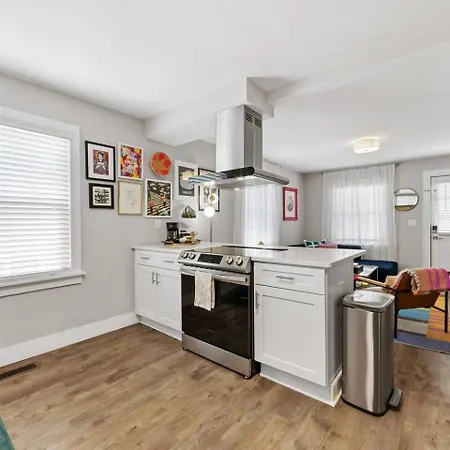 Qc Quarters: Elevated 4 Br/4ba, Total Quadplex Holiday home *