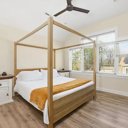 Oak King Bed & Breakfast 4*