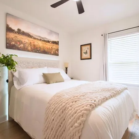 Stylish 3br Upper Level Near Clt & Whitewater * Charlotte