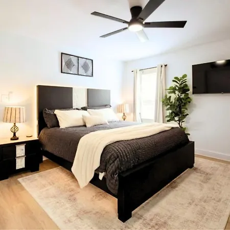 Stylish 3br Upper Level Near Clt & Whitewater *