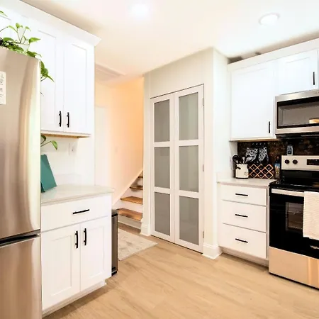 Stylish 3br Upper Level Near Clt & Whitewater Holiday home *