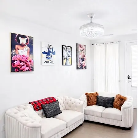 Prime Uptown Luxury Townhome 3br 3br Near Highlights Of Uptown Clt From Boa, Nascar , Panthers ,free Parking And * Charlotte