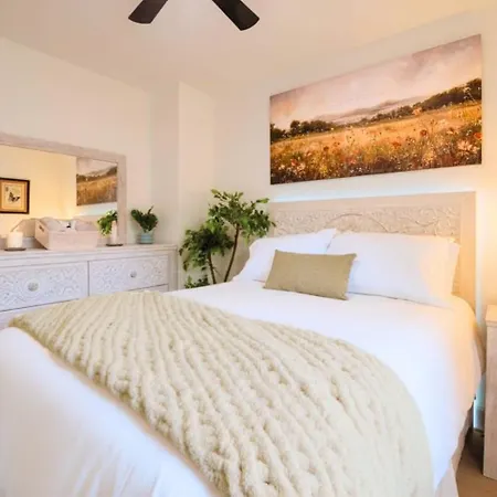 Holiday home Stylish 3br Upper Level Near Clt & Whitewater *