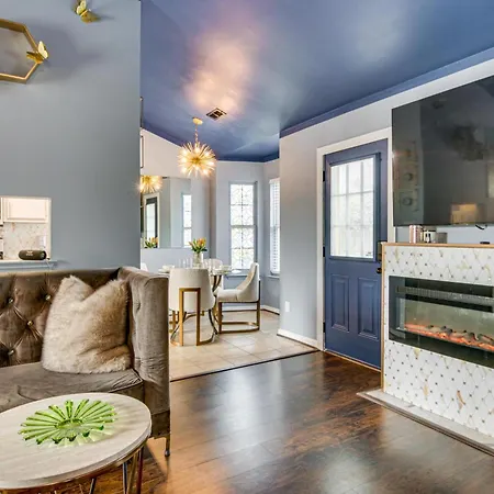 Vintage-chic Getaway: 6 Mi To Uptown Holiday home *