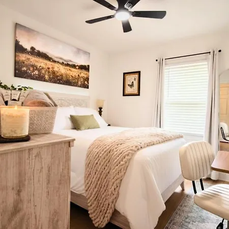 Stylish 3br Upper Level Near Clt & Whitewater Holiday home Charlotte