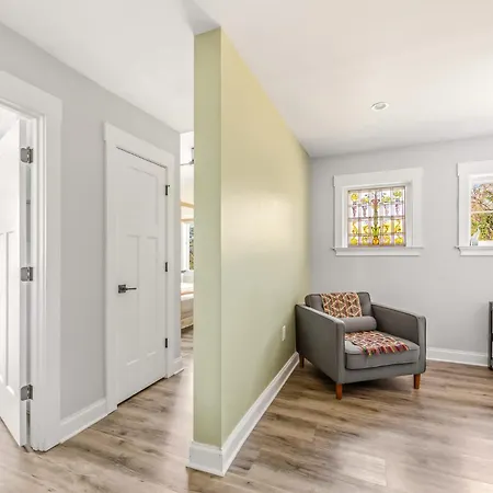Oak King Bed & Breakfast 4*