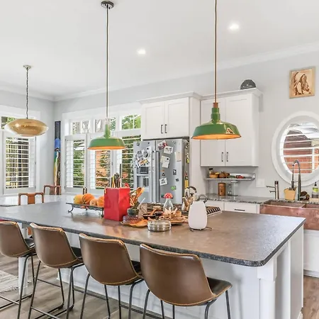 Bed & Breakfast Oak King