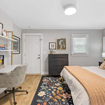 Holiday home Qc Quarters: Elevated 4 Br/4ba, Total Quadplex *