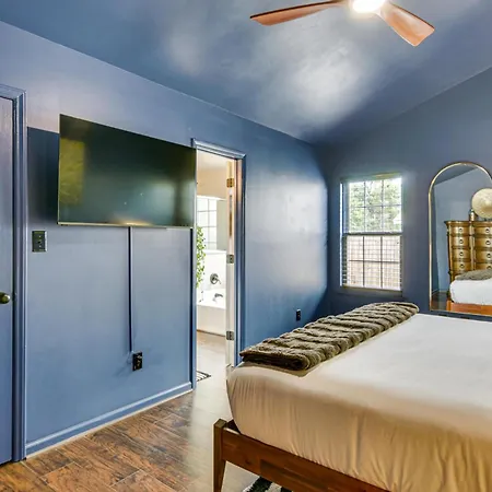 Vintage-chic Getaway: 6 Mi To Uptown Holiday home *