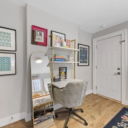 Qc Quarters: Elevated 4 Br/4ba, Total Quadplex * Charlotte