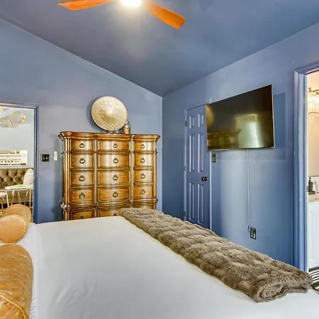 Vintage-chic Getaway: 6 Mi To Uptown Holiday home Charlotte