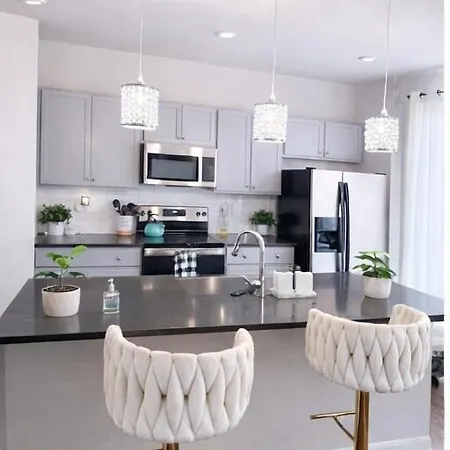 Prime Uptown Luxury Townhome 3br 3br Near Highlights Of Uptown Clt From Boa, Nascar , Panthers ,free Parking And * Charlotte