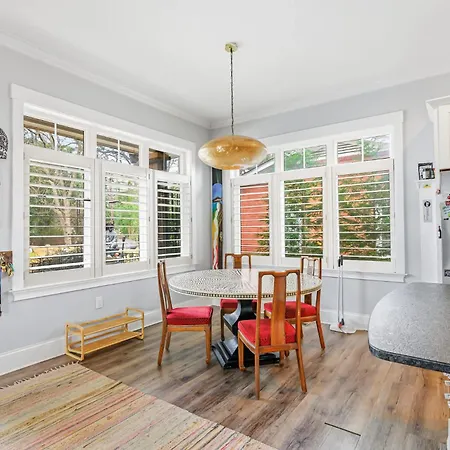 Bed & Breakfast Oak King Charlotte