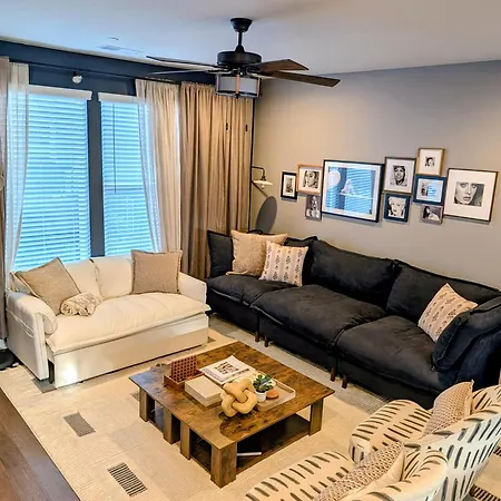 Holiday home Qc Rooftop Retreat | Rooftop | Garage | Dog Park