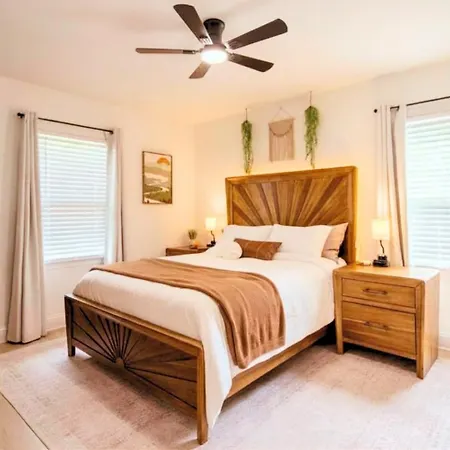 Holiday home Stylish 3br Upper Level Near Clt & Whitewater *