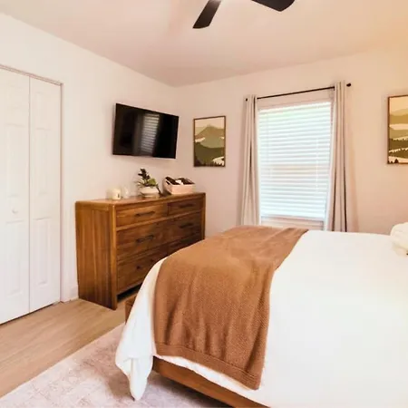 Stylish 3br Upper Level Near Clt & Whitewater * Charlotte