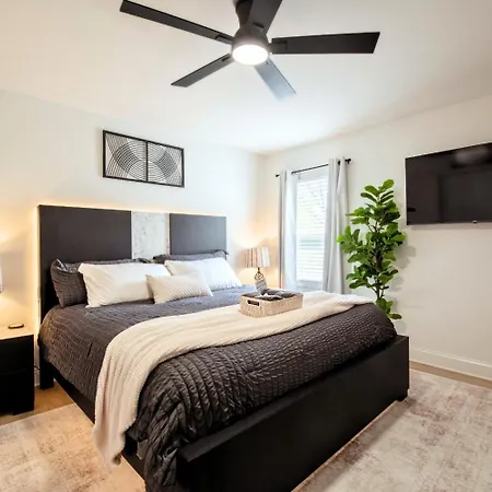 Holiday home Stylish 3br Upper Level Near Clt & Whitewater