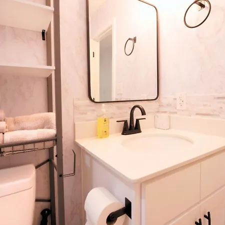 Stylish 3br Upper Level Near Clt & Whitewater Holiday home Charlotte