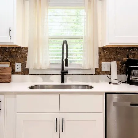 Stylish 3br Upper Level Near Clt & Whitewater Holiday home Charlotte