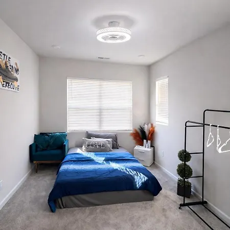 Prime Uptown Luxury Townhome 3br 3br Near Highlights Of Uptown Clt From Boa, Nascar , Panthers ,free Parking And * Charlotte