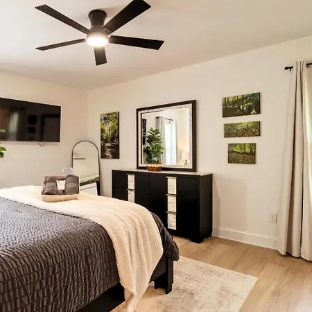Stylish 3br Upper Level Near Clt & Whitewater * Charlotte