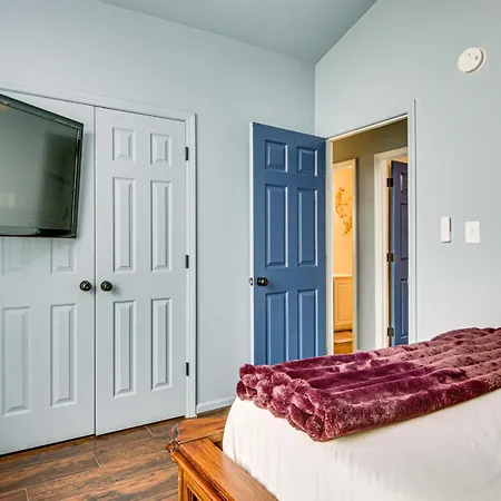 Holiday home Vintage-chic Getaway: 6 Mi To Uptown