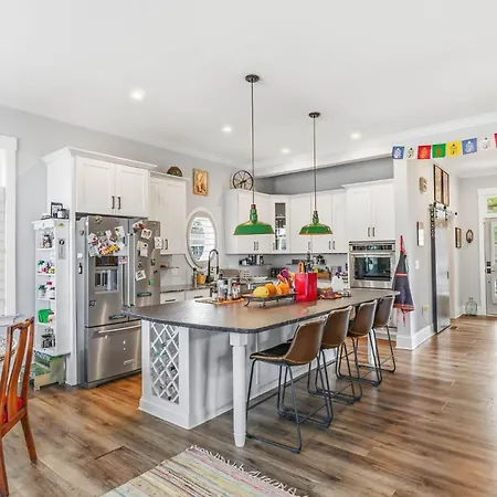 Bed & Breakfast Oak King