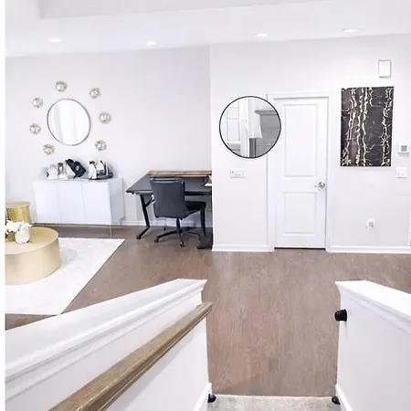 Prime Uptown Luxury Townhome 3br 3br Near Highlights Of Uptown Clt From Boa, Nascar , Panthers ,free Parking And * Charlotte