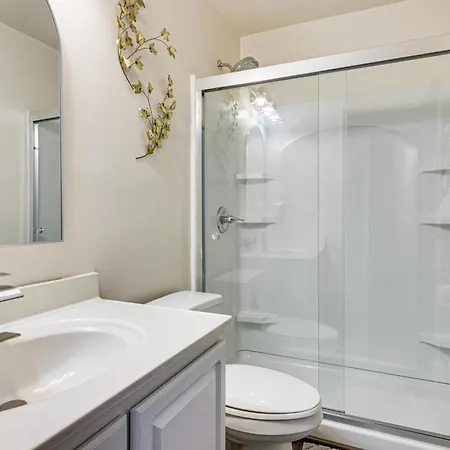 Vintage-chic Getaway: 6 Mi To Uptown