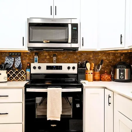 Stylish 3br Upper Level Near Clt & Whitewater *