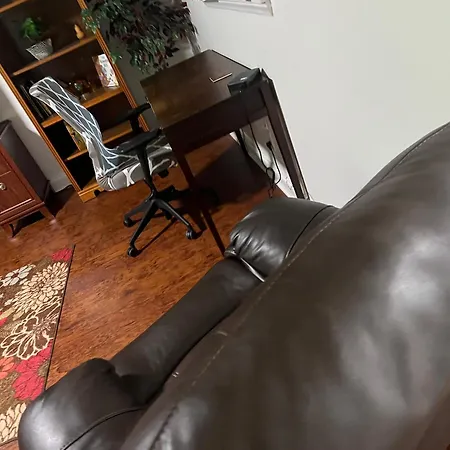 Comfort Home, Near Uptown And Airport Holiday home