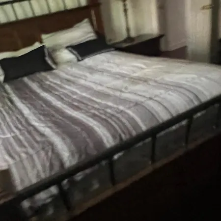 Comfort Home, Near Uptown And Airport Holiday home