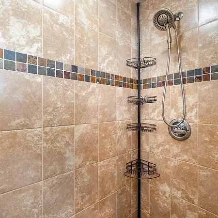 Luxury South End Retreat - Hot Tub - 4 Bedrooms Holiday home *