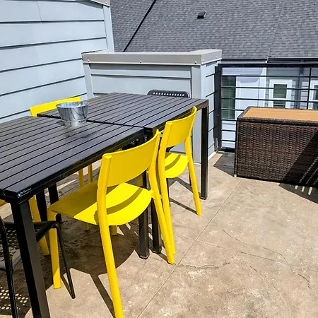 Qc Rooftop Retreat | Rooftop | Garage | Dog Park * Charlotte