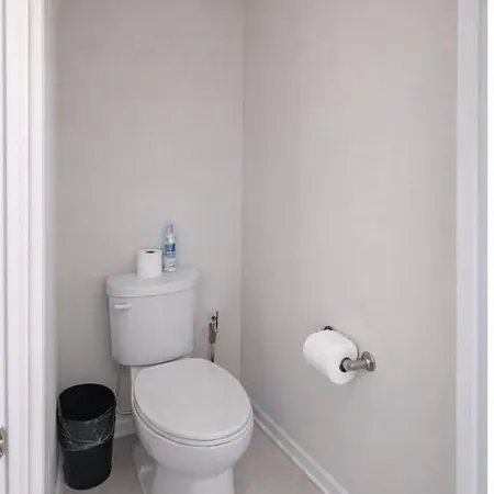 Prime Uptown Luxury Townhome 3br 3br Near Highlights Of Uptown Clt From Boa, Nascar , Panthers ,free Parking And Holiday home Charlotte