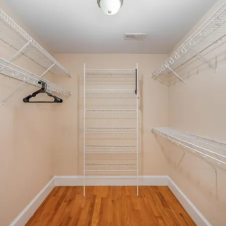 Luxury South End Retreat - Hot Tub - 4 Bedrooms * Charlotte