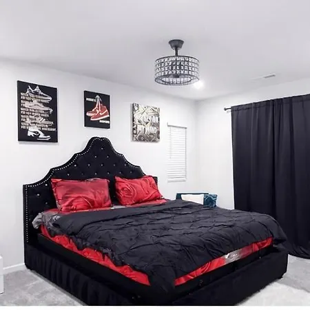 Prime Uptown Luxury Townhome 3br 3br Near Highlights Of Uptown Clt From Boa, Nascar , Panthers ,free Parking And Holiday home